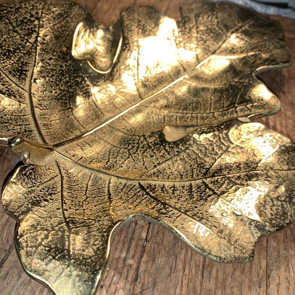 Virginia Metal Crafters Big Fig Leaf Tray 0ver 3 lbs brass 10 x 8 1/2 inch - Picture 3 of 6